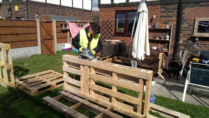 simple pallet bed design