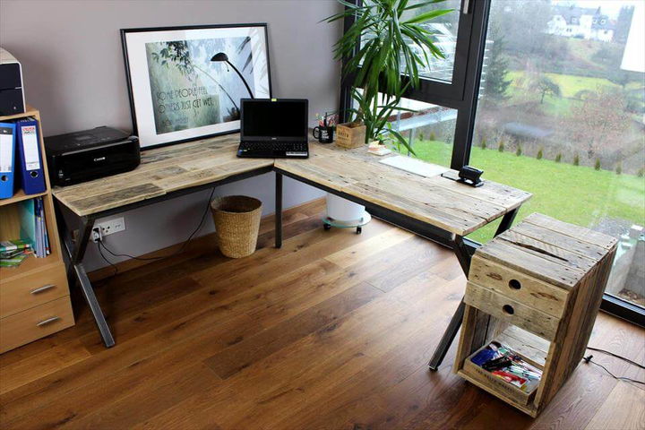 pallet made computer desk