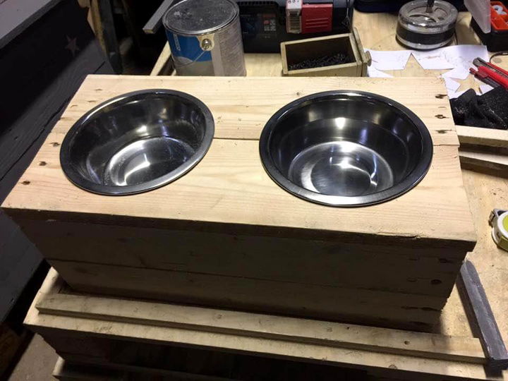 Pallet wood best sale dog bowl stand