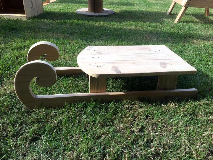 pallet made sleigh