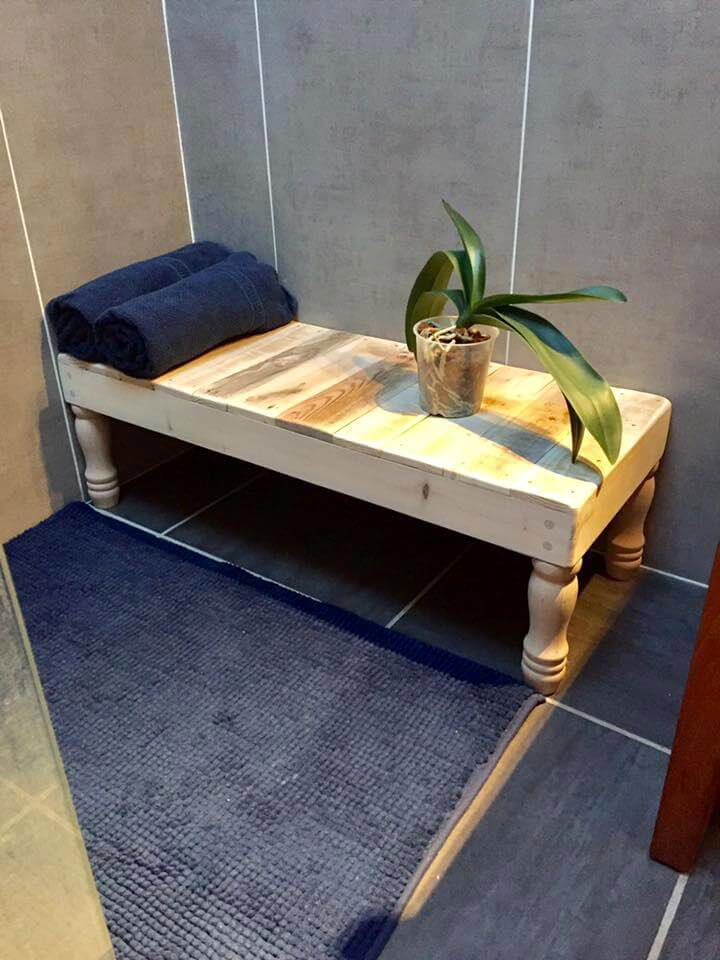 simple pallet table for bathroom