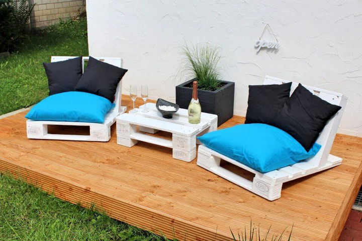 diy pallet deck seating