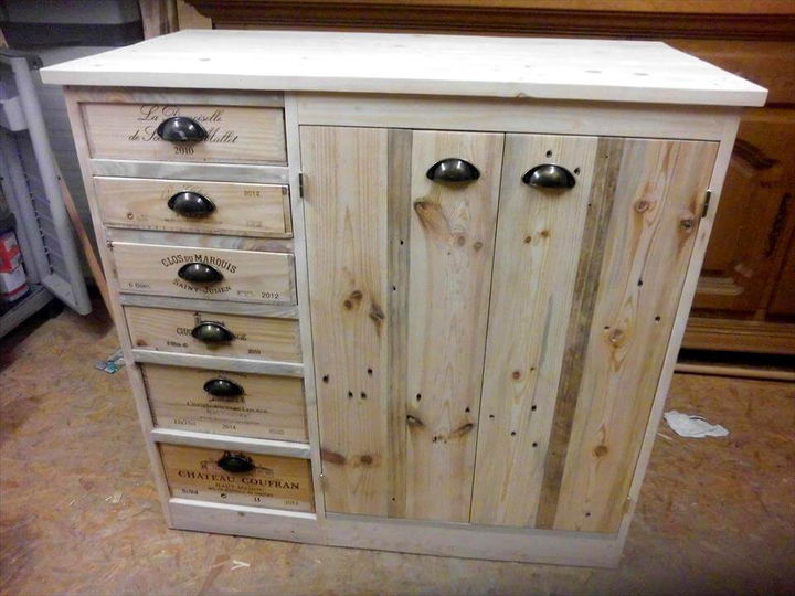 lovely pallet storage chest