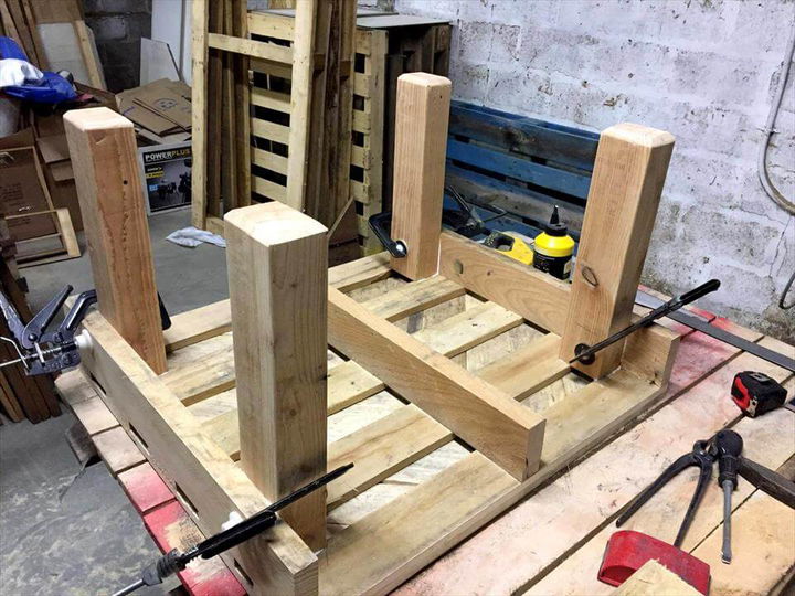 simple pallet chevron coffee table