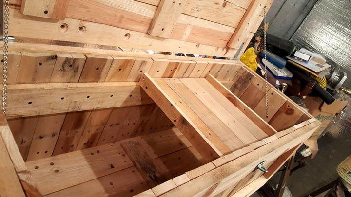 diy pallet trunk