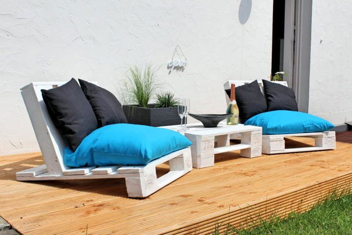 white stained pallet loungers