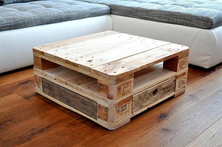 wooden pallet coffee table