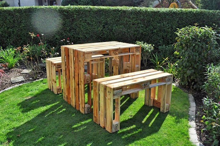 wooden pallet garden breakfast table