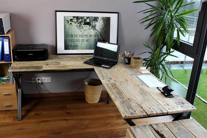 Recycled pallet computer desk
