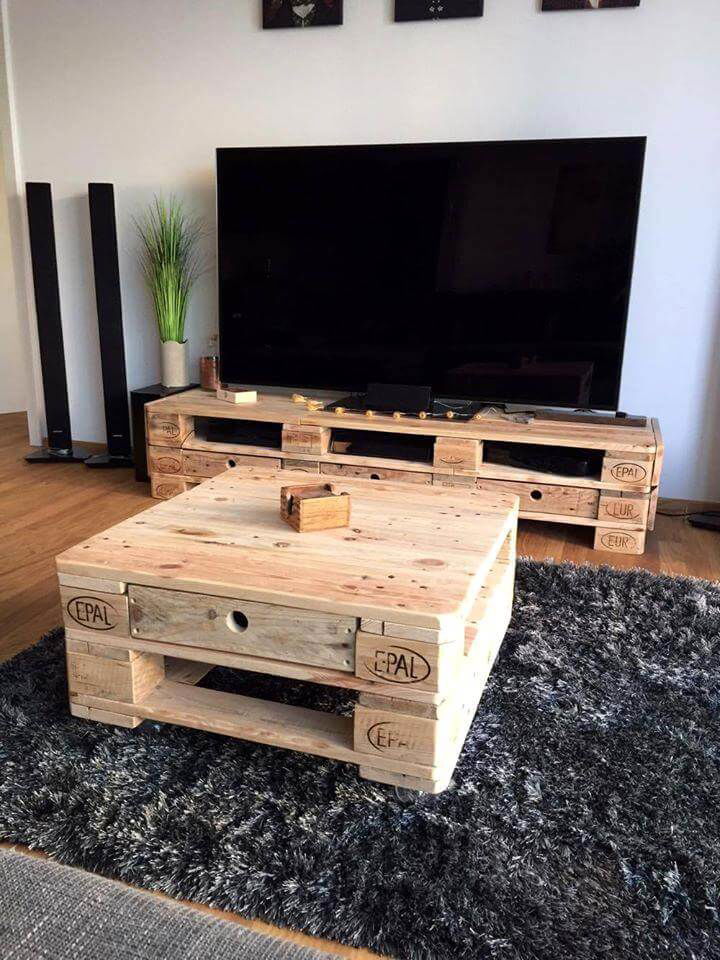 simple pallet media console table