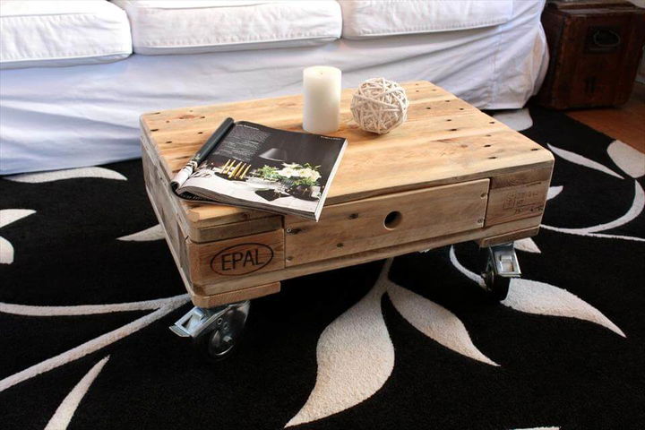 cute pallet mini coffee table