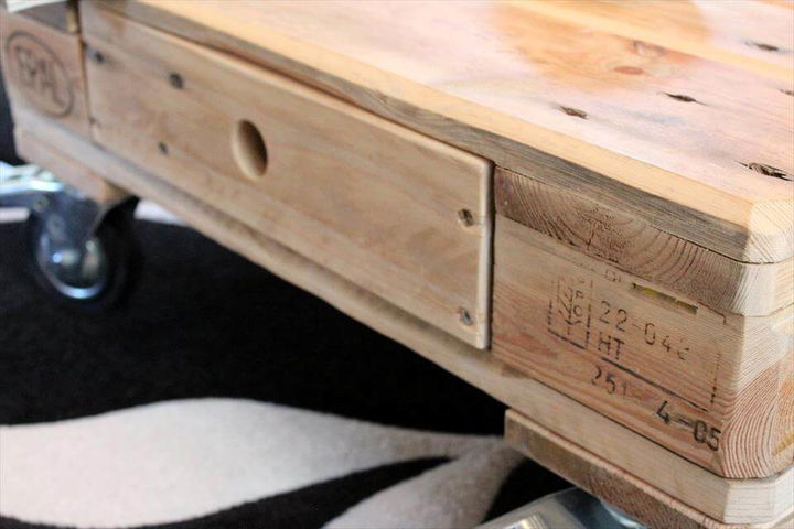 coffee table from pallets