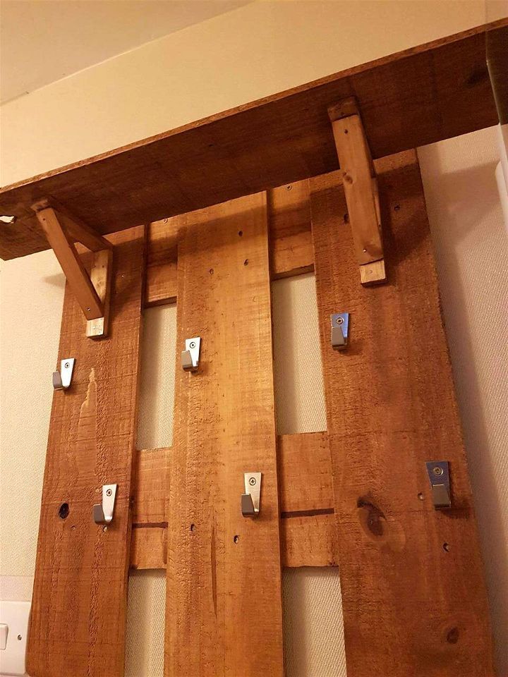 wooden pallet shelf design