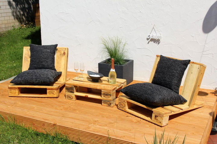 simple pallet resting seats