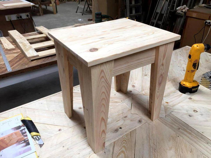 wooden pallet stool