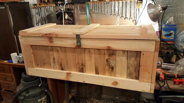 wooden pallet trunk