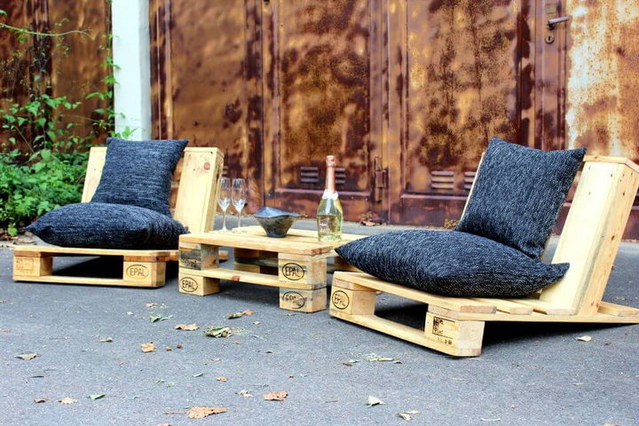 cute in design pallet outdoor seating