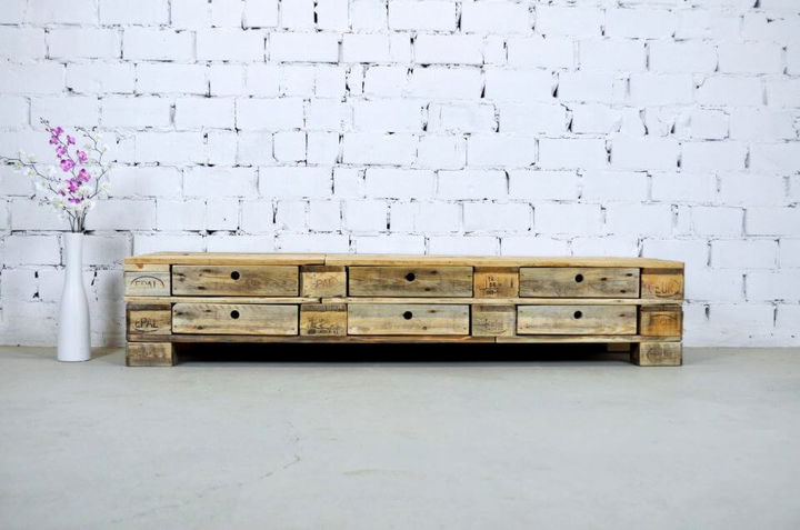 large in size pallet chest of drawers