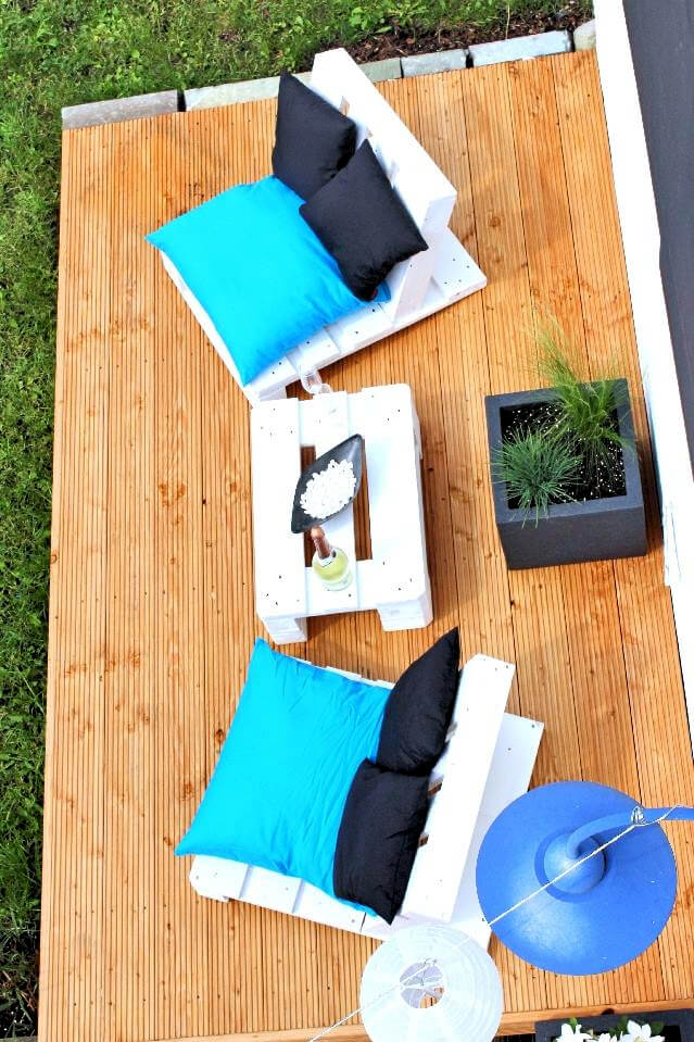 lovely pallet deck seating