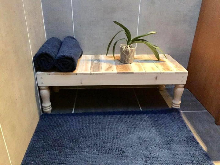 pallet bathroom table