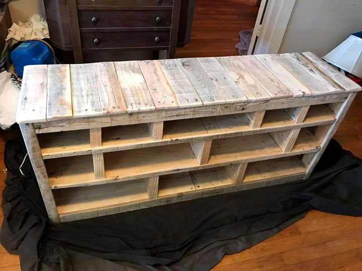 SHOE RACK MADE OUT OF PALLETS 