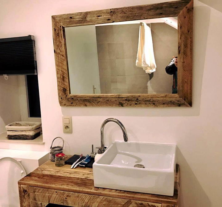 wooden pallet bathroom mirror