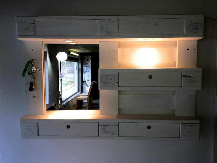 beautiful pallet mirror