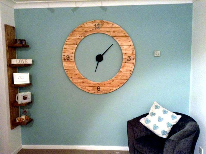 pallet clock