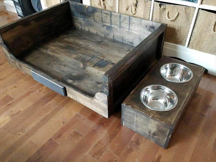 DIY Wood Pallet Dog Feeder