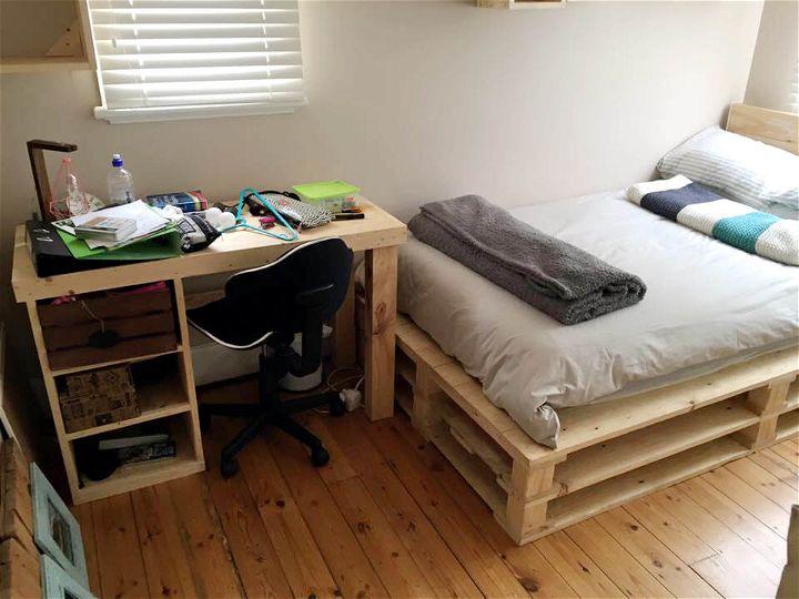recycled pallet desk and toddler bed